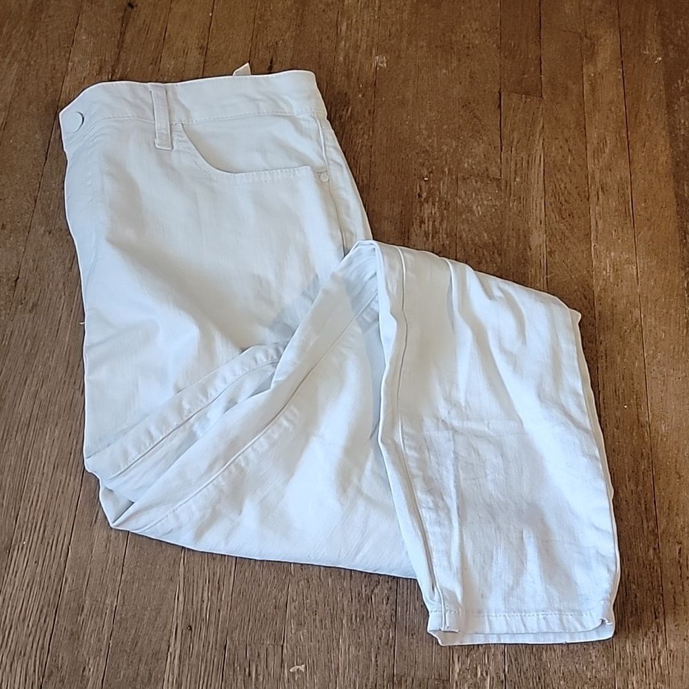 White skinny jean